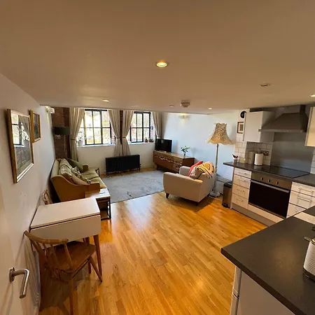 One Bedroom Mezzanine Flat In Robinson Building Апартаменти Бристоль