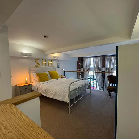 One Bedroom Mezzanine Flat In Robinson Building Appartement *